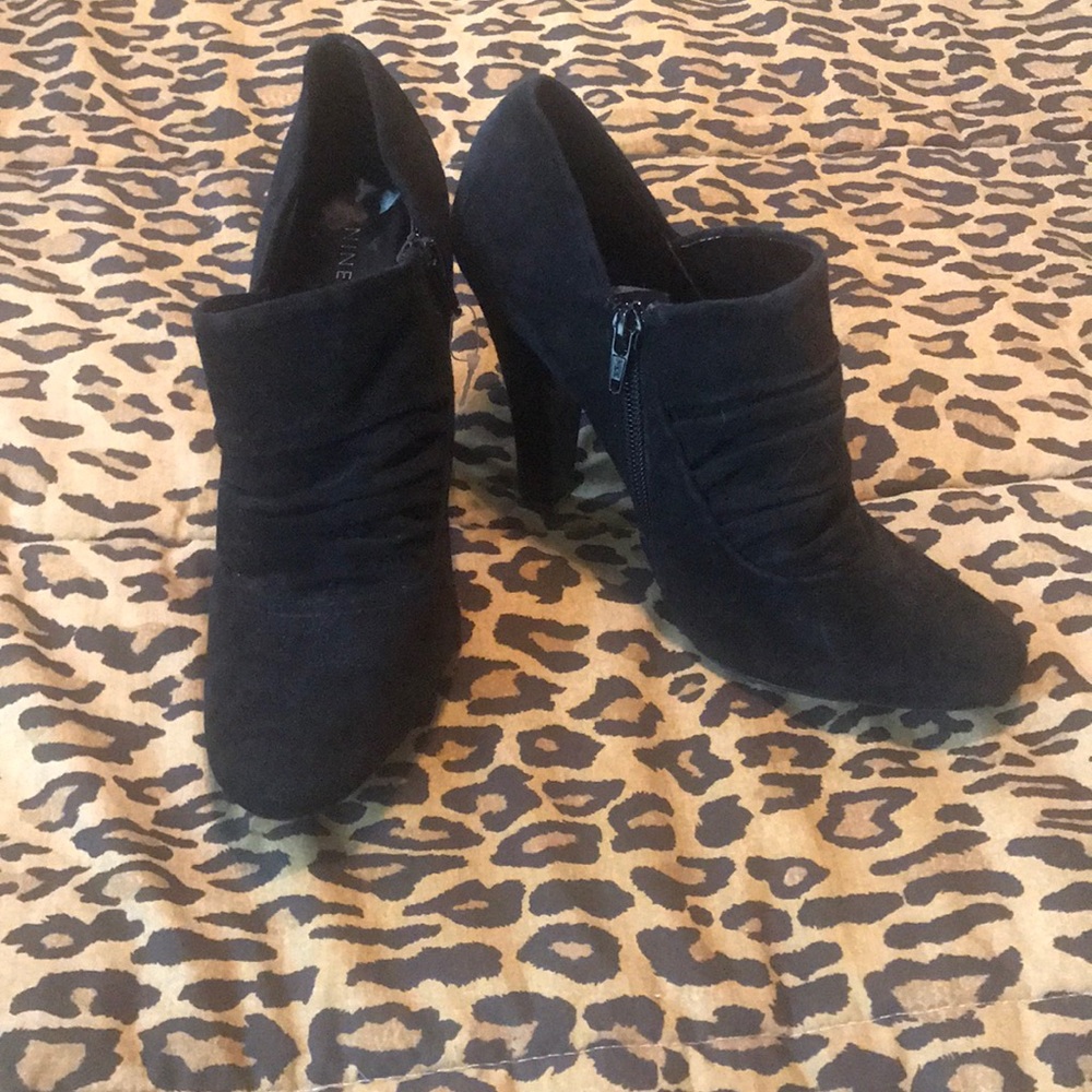 Black suede Nine West booties